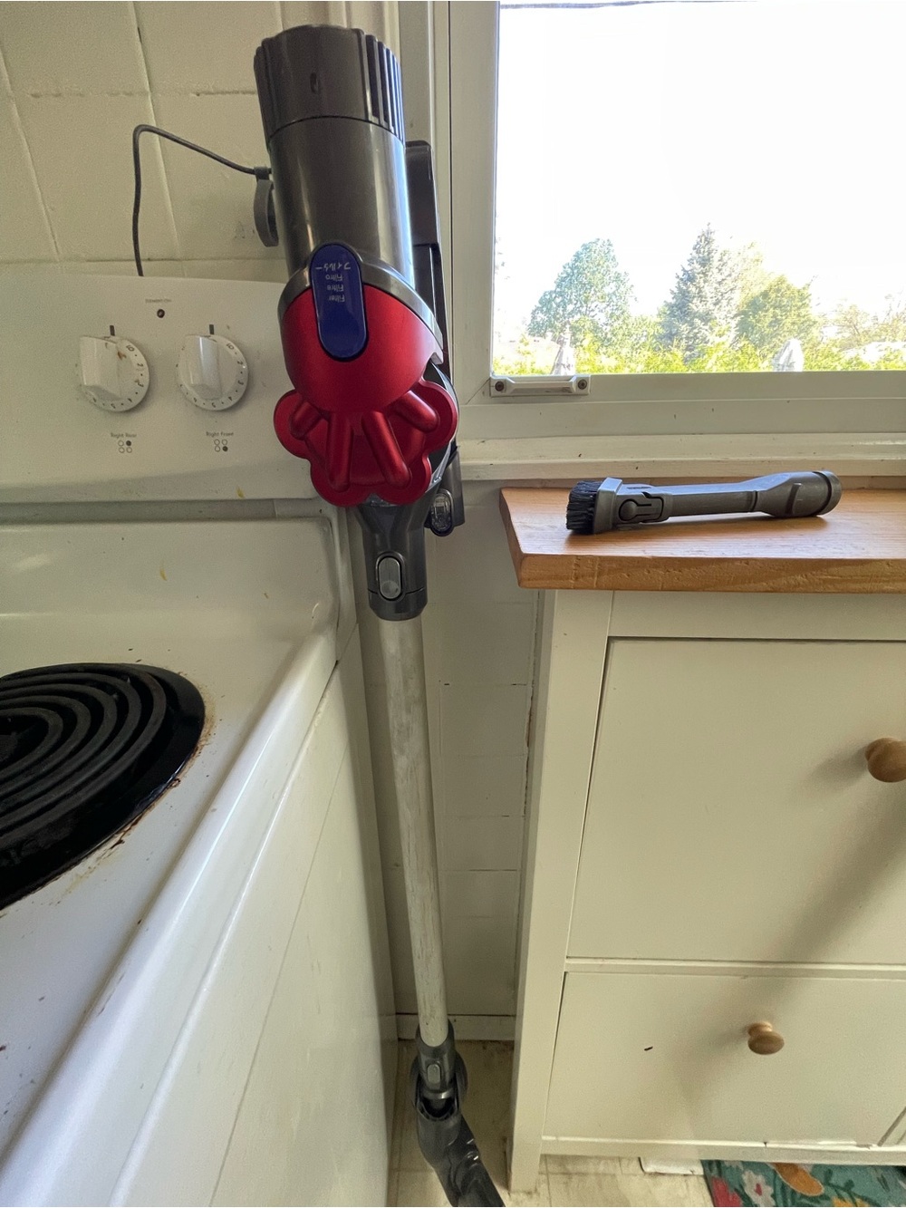 DC35 Dyson Cordless Stick Vacuum - Gray and Red